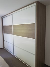 Kleiderschrank